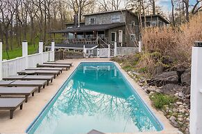 River Lodge by Avantstay 11 BR Historic Estate w/ Pool & Views of Huds