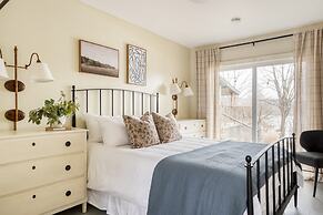 River Lodge by Avantstay 11 BR Historic Estate w/ Pool & Views of Huds