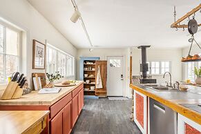 River Lodge by Avantstay 11 BR Historic Estate w/ Pool & Views of Huds