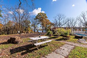 River Lodge by Avantstay 11 BR Historic Estate w/ Pool & Views of Huds