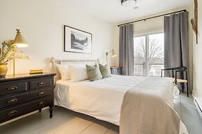 River Lodge by Avantstay 11 BR Historic Estate w/ Pool & Views of Huds