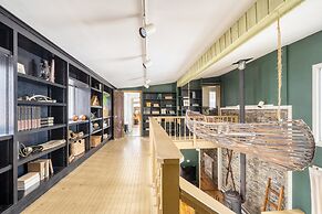 River Lodge by Avantstay 11 BR Historic Estate w/ Pool & Views of Huds