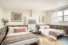 River Lodge by Avantstay 11 BR Historic Estate w/ Pool & Views of Huds