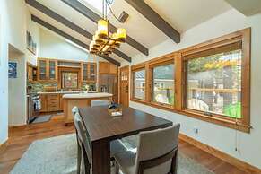 Henderson by Avantstay Lake View! Walk to Beach, Garwoods & More!