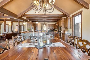 Big Pine by Avantstay Stunning Secluded Oregon Home w/ Hot Tub