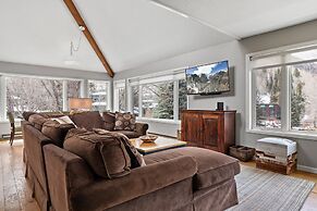 Ghostriders 10 by Avantstay Penthouse Suite w/ Large Patio & Mountain 