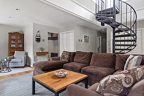 Ghostriders 10 by Avantstay Penthouse Suite w/ Large Patio & Mountain 