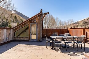 Ghostriders 10 by Avantstay Penthouse Suite w/ Large Patio & Mountain 