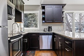 Ghostriders 10 by Avantstay Penthouse Suite w/ Large Patio & Mountain 