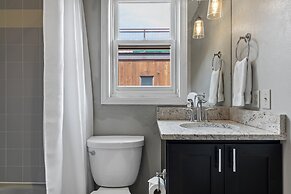 Ghostriders 10 by Avantstay Penthouse Suite w/ Large Patio & Mountain 