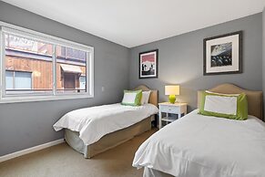 Ghostriders 10 by Avantstay Penthouse Suite w/ Large Patio & Mountain 