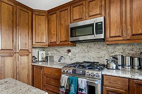 Sutter Ln by Avantstay Beautifully Remodeled Kitchen,4cabin-chic Bedro