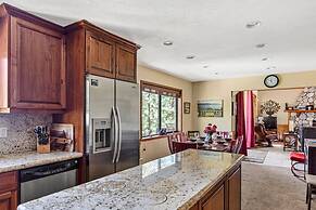 Sutter Ln by Avantstay Beautifully Remodeled Kitchen,4cabin-chic Bedro