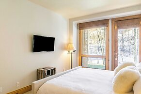 Telemark A by Avantstay Ski In/ Ski Out at the Heart of Mountain Villa