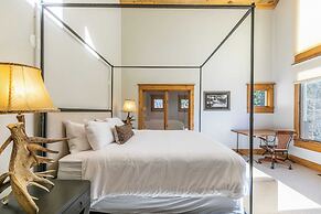 Telemark A by Avantstay Ski In/ Ski Out at the Heart of Mountain Villa