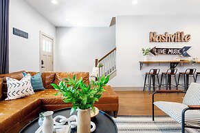 Waverly by Avantstay Nashville-inspired Townhome w/ Luxury Kitchen, Po