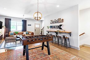 Waverly by Avantstay Nashville-inspired Townhome w/ Luxury Kitchen, Po