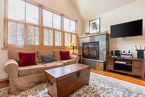 Owl Meadows 24 by Avantstay Walking Distance to Town & Slopes!