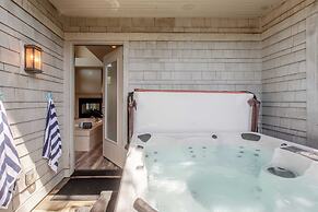 Villa Manzanita by Avantstay Hot Tub, 1 Block to Beach/town, Chef's Ki