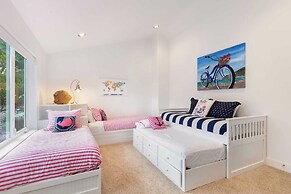 Villa Manzanita by Avantstay Hot Tub, 1 Block to Beach/town, Chef's Ki