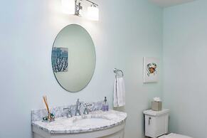 Villa Manzanita by Avantstay Hot Tub, 1 Block to Beach/town, Chef's Ki