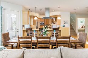 Villa Manzanita by Avantstay Hot Tub, 1 Block to Beach/town, Chef's Ki