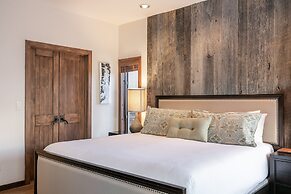 Crystal Chalet 12 by Avantstay Close to Town w/ Views of San Sofia Rid