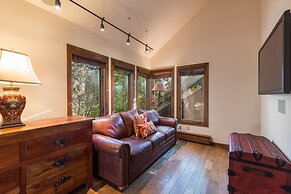 Crystal Chalet 12 by Avantstay Close to Town w/ Views of San Sofia Rid