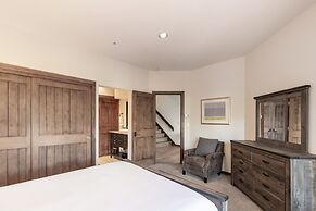 Crystal Chalet 12 by Avantstay Close to Town w/ Views of San Sofia Rid