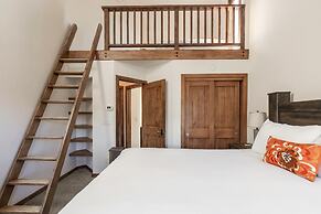 Crystal Chalet 12 by Avantstay Close to Town w/ Views of San Sofia Rid