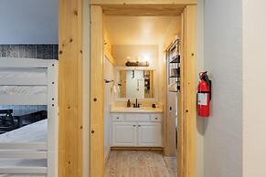 Flurry by Avantstay Tahoe Donner Home w/ Access to Northstar Resort Co