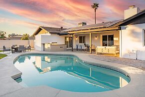 Grayhawk by Avantstay Modern Home w/ Pool, Hot Tub, Bocce, Fire Pit, P