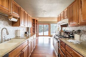 Juniper by Avantstay Incredible Mountainside Home w/ Incredible Lake V