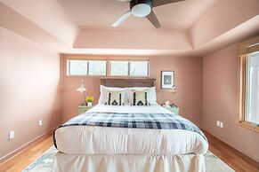 Juniper by Avantstay Incredible Mountainside Home w/ Incredible Lake V