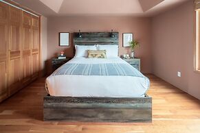 Juniper by Avantstay Incredible Mountainside Home w/ Incredible Lake V