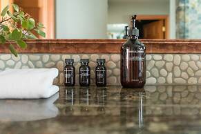 Juniper by Avantstay Incredible Mountainside Home w/ Incredible Lake V