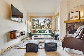 Sierra by Avantstay Ski In/ Ski Out! Near Truckee w/ Access to Northst