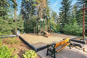 Sierra by Avantstay Ski In/ Ski Out! Near Truckee w/ Access to Northst