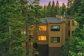 Sierra by Avantstay Ski In/ Ski Out! Near Truckee w/ Access to Northst