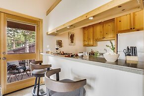 Sierra by Avantstay Ski In/ Ski Out! Near Truckee w/ Access to Northst