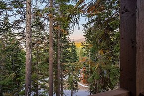 Sierra by Avantstay Ski In/ Ski Out! Near Truckee w/ Access to Northst