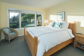 The Purcell House by Avantstay Surrounded in Lush Greenery w/ Large Ya