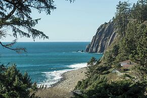 The Purcell House by Avantstay Surrounded in Lush Greenery w/ Large Ya