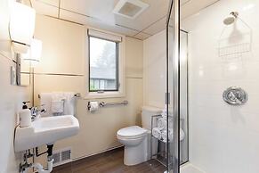 The Purcell House by Avantstay Surrounded in Lush Greenery w/ Large Ya