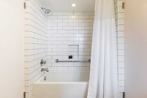 The Purcell House by Avantstay Surrounded in Lush Greenery w/ Large Ya