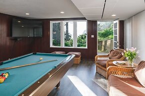 The Purcell House by Avantstay Surrounded in Lush Greenery w/ Large Ya