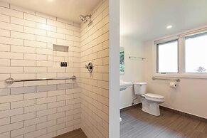 The Purcell House by Avantstay Surrounded in Lush Greenery w/ Large Ya