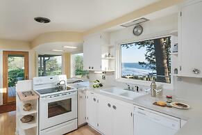 The Purcell House by Avantstay Surrounded in Lush Greenery w/ Large Ya