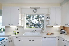 The Purcell House by Avantstay Surrounded in Lush Greenery w/ Large Ya