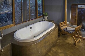 Makakatana Bay Lodge